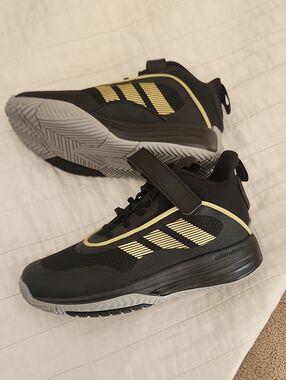 adidas Black Sneakers with Gold Accents Kids Size 3Y